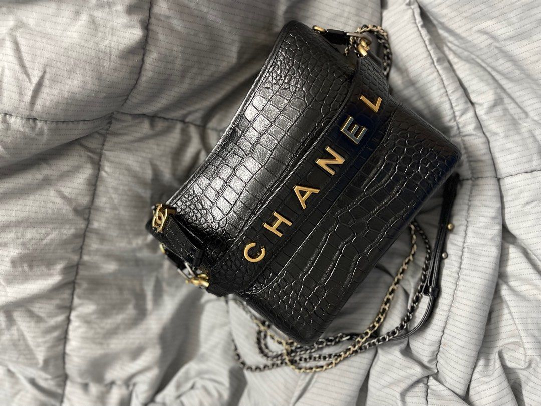 New-Chanel Mini Gabrielle shoulder bag in black calf embossed in crocodile  style