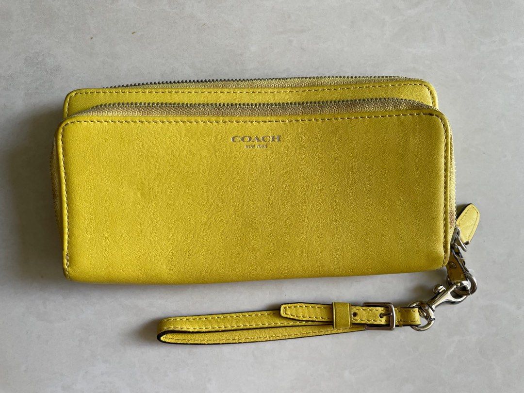 Coach wallet hotsell with handle