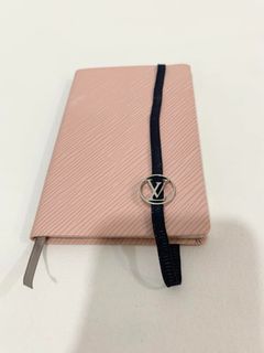 Louis Vuitton Gustave MM Notebook in black Epi leather with silver embossing