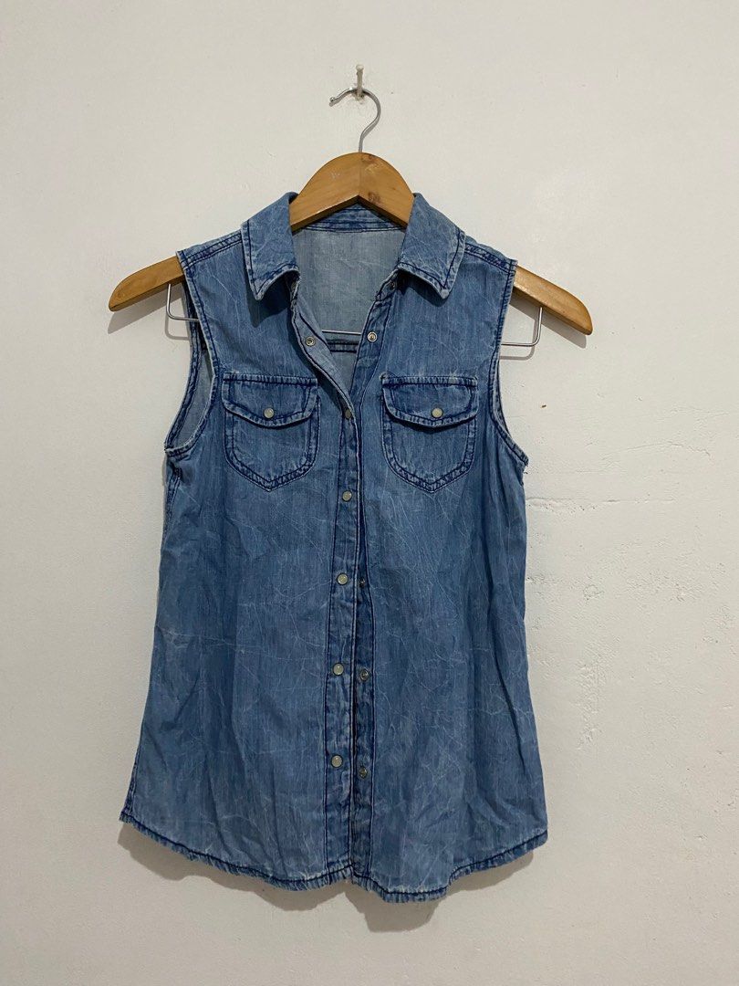 denim sleeveless (Category: Sleeveless) located in Pasig City. Submitted by wintermelonn (Listing ID 1247937001, Image 1). Description: .