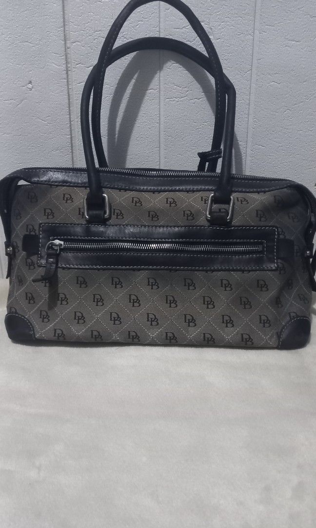 Dooney and Bourke Hand bag (Category: Luxury Bags & Wallets) located in Quezon City. Submitted by josa.18 (Listing ID 1248001328, Image 2). Description: Dooney and Bourke Hand bag With code riri zipper Sign of usage Price negotiable for sure buyer. #topitems.