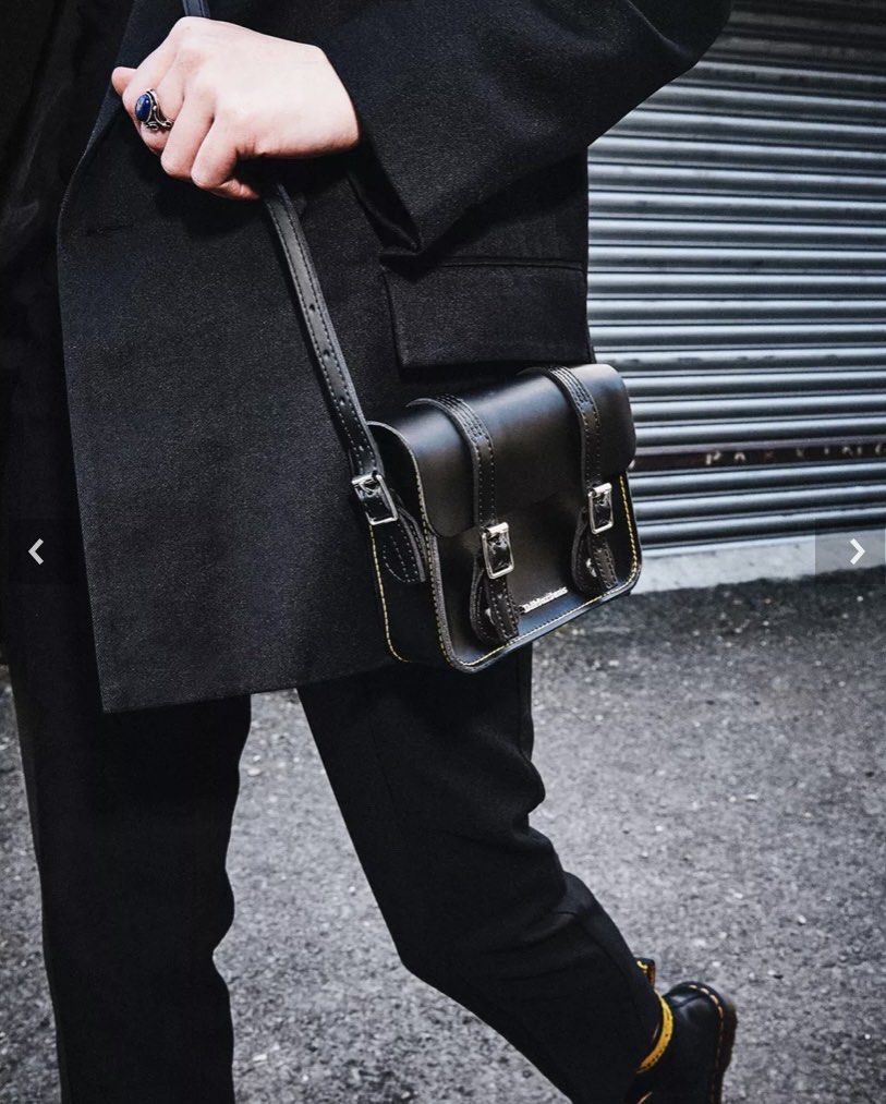 Dr martens 7 inch black 2025 leather satchel