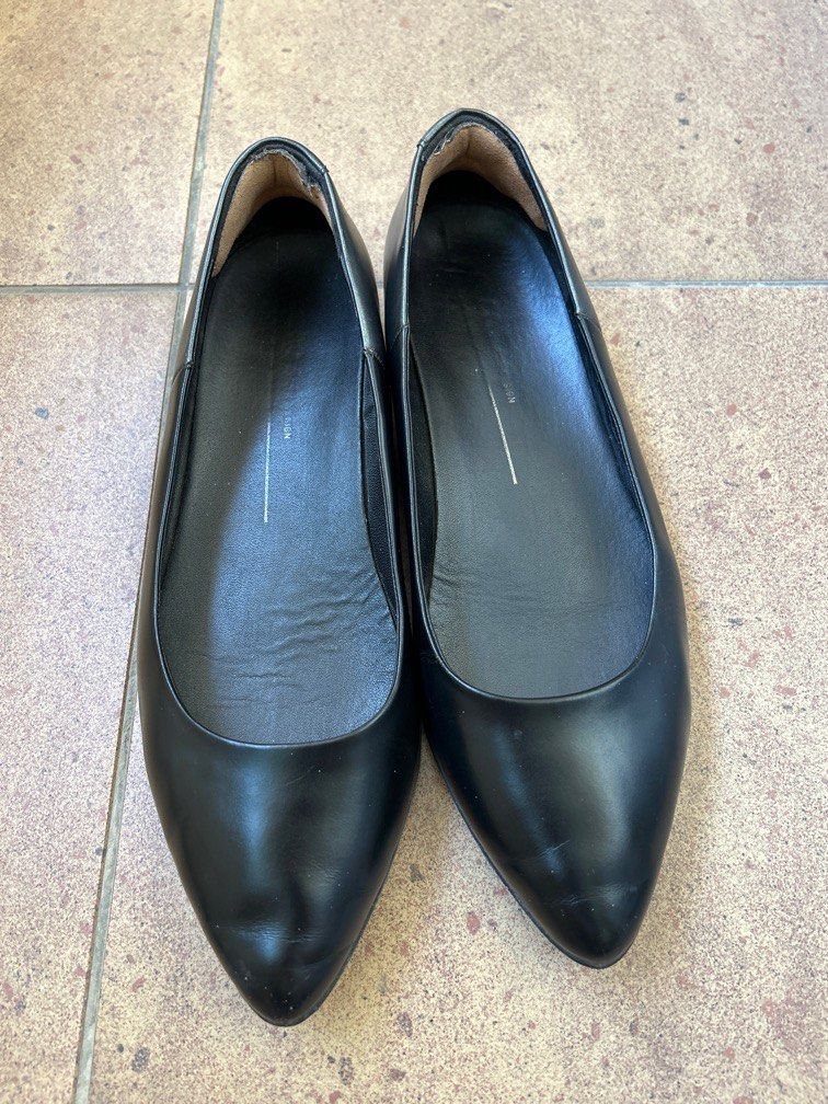 Ecco black flats store