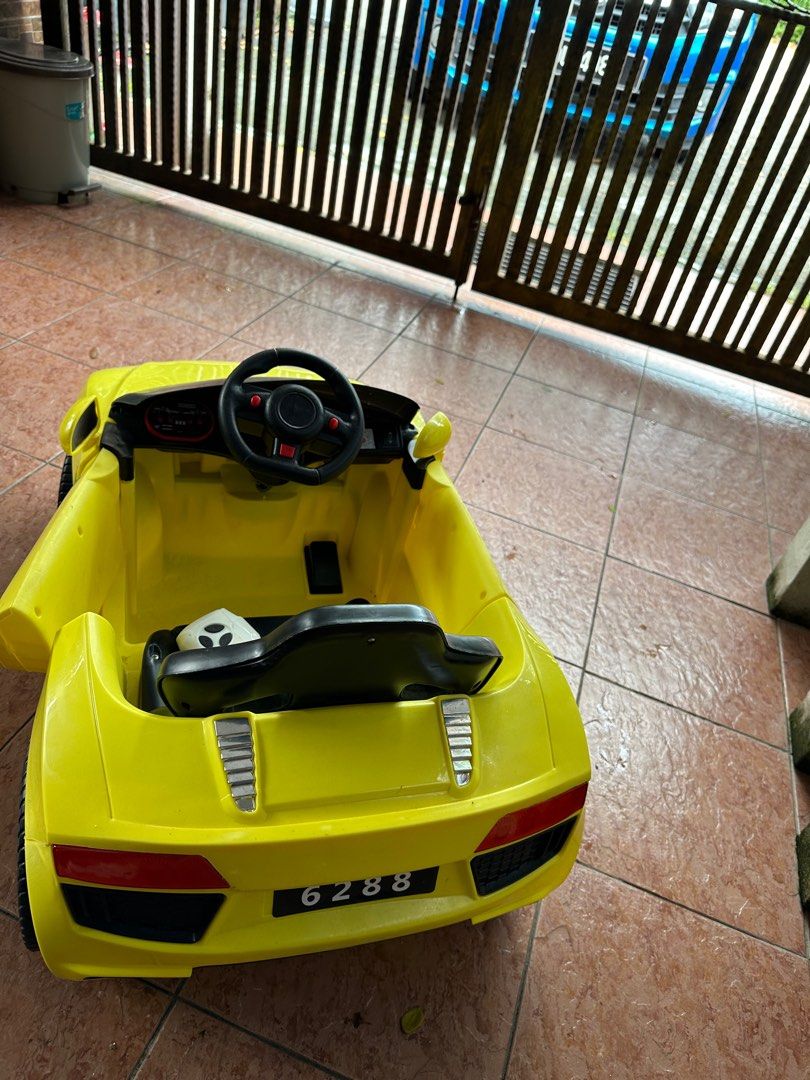 ELECTRIC CAR YELLOW, Hobbies & Toys, Toys & Games on Carousell