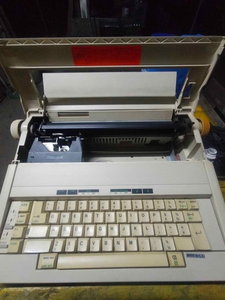 Electric typewriter Brother AX15, Hobbies & Toys, Memorabilia