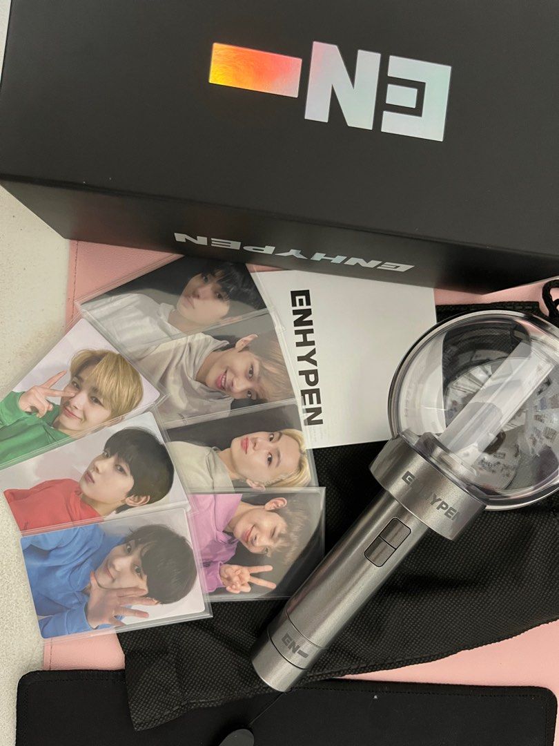 Enhypen Lightstick (Category: K-Wave Merchandise) located in Bacoor. Submitted by gwangjunghs (Listing ID 1247927106, Image 3). Description: Box condition is 8/10 as shown in the pictures The photocards are 10/10 naka double sleeve bawat isa. Once ko lang ginamit nung manifesto in manila. Let me know po agad kung interested kasi I’m selling it ASAP. .