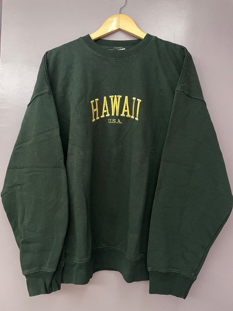 Erica Sweatshirt (Category: Longsleeves) located in Bulacan. Submitted by thegoodthreadph (Listing ID 1247996940, Image 3). Description: Soft ribbed cotton pullover sweatshirt with a crewneck front, relaxed fit, and embroidery/print on the chest. Fabrics: 66% cotton, 34% polyester Measurements: 29” (74 cm) length, 27” (69 cm) bust Made in: China P999 each.