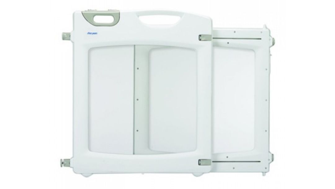 The First Years Safety Gate, Babies & Kids, Baby Nursery & Kids
