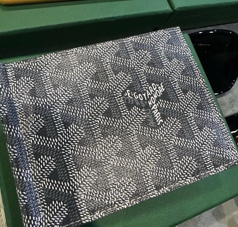 Goyard Victoire Bi-fold Wallet, Men's Fashion, Watches & Accessories,  Wallets & Card Holders on Carousell