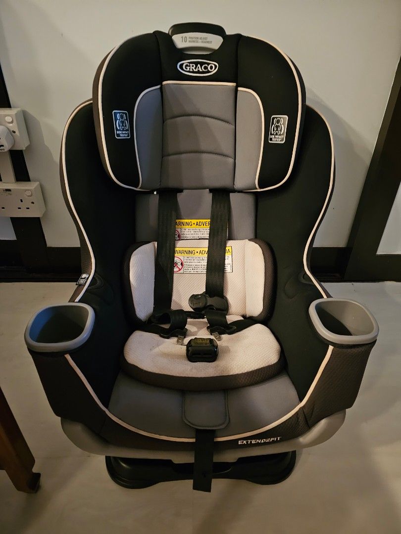 Graco and chicco seat, Babies & Kids, Going Out, Car Seats on Carousell