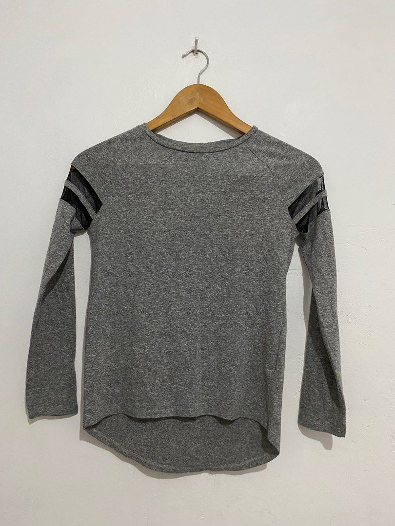 gray long sleeve blouse (Category: Longsleeves) located in Pasig City. Submitted by wintermelonn (Listing ID 1247938205, Image 1). Description: .