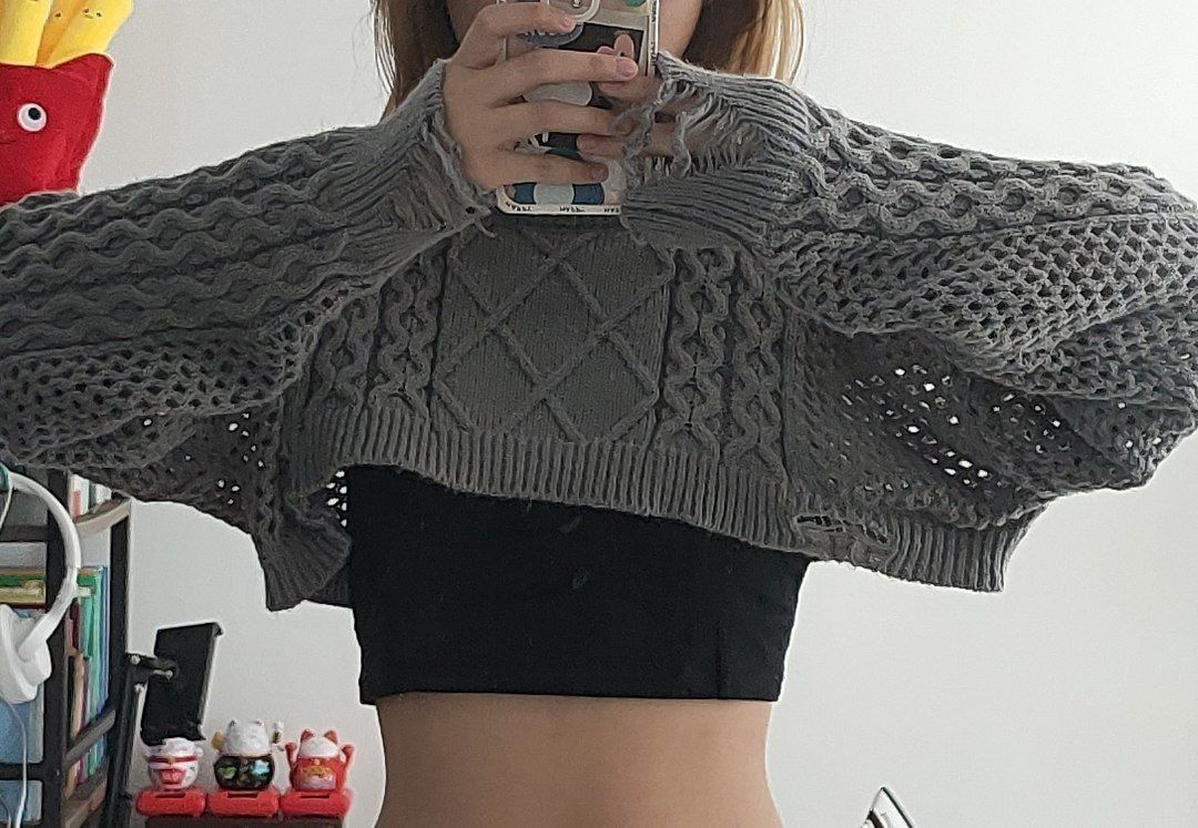 grey cropped sweater, Women's Fashion, Tops, Longsleeves on Carousell