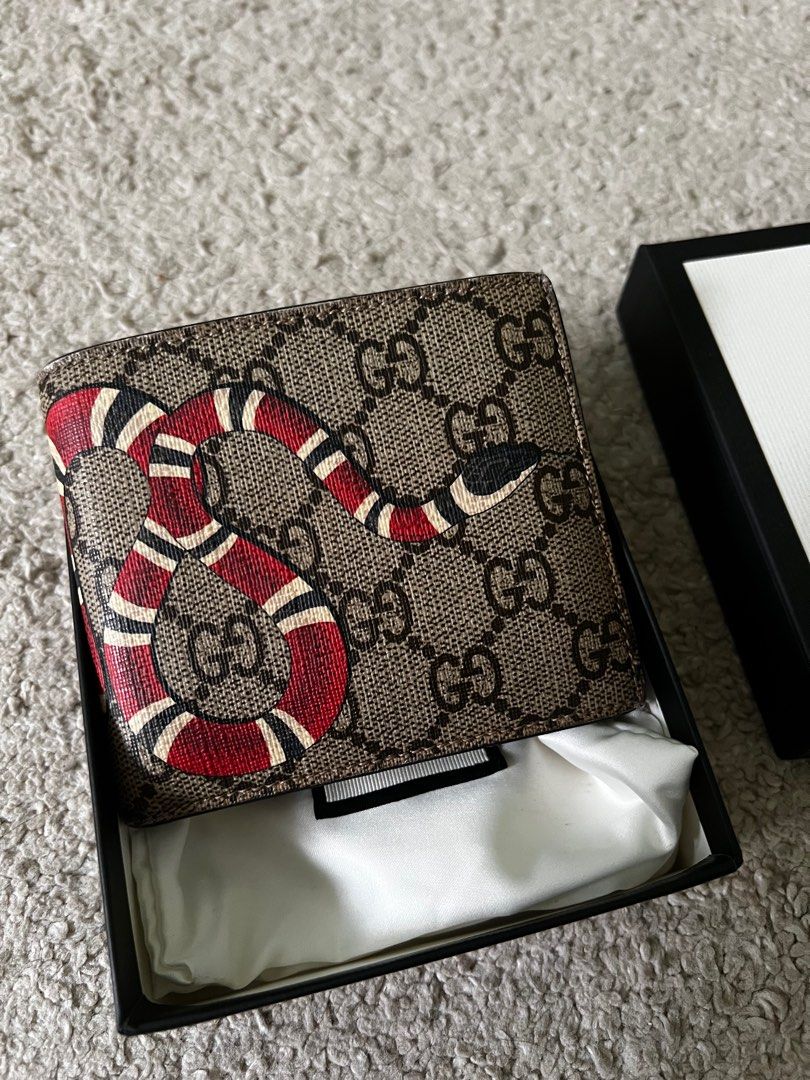 Gucci snake outlet print wallet