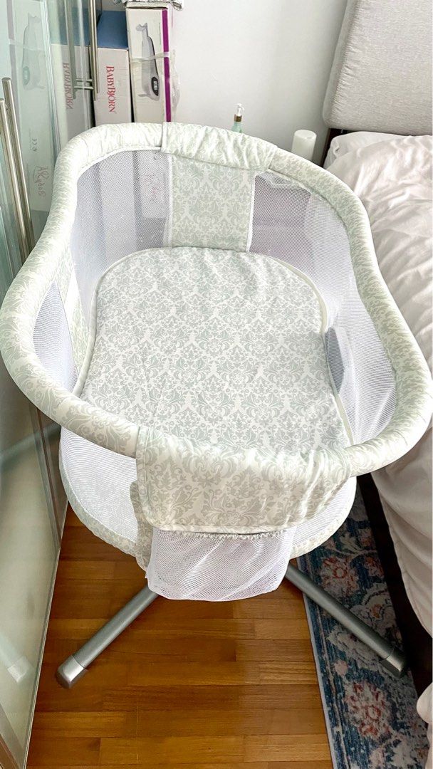 Halo Bassinest Swivel with vibration, music etc, Babies & Kids, Baby
