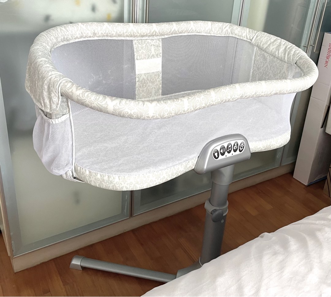 Halo Bassinest Swivel with vibration, music etc, Babies & Kids, Baby