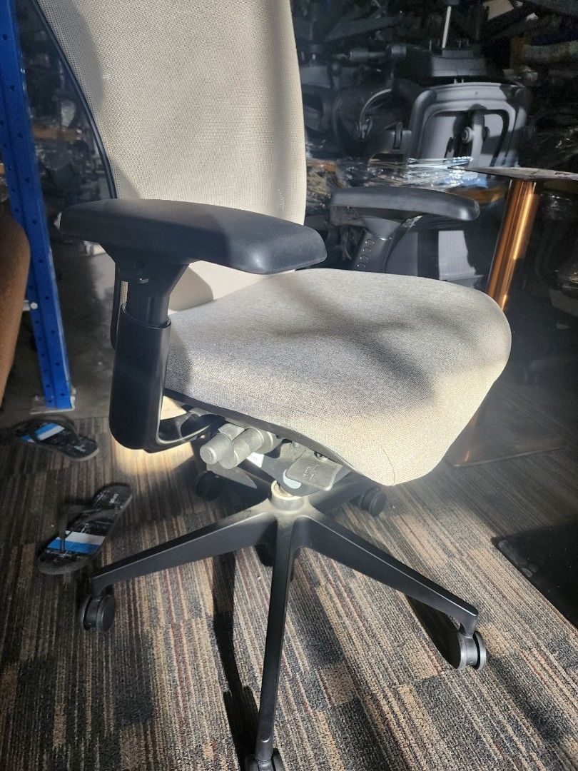 Haworth Zody High Performance Ergonomic Lumbar Support Office Computer