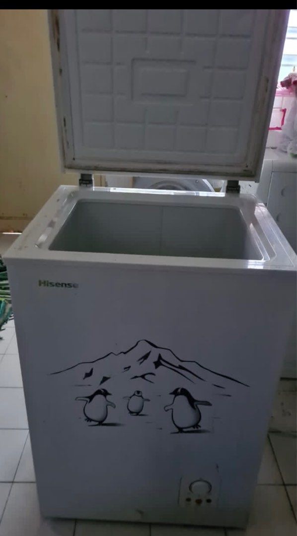 Hisense Chest Freezer (FC130D4BW), TV & Home Appliances, Kitchen