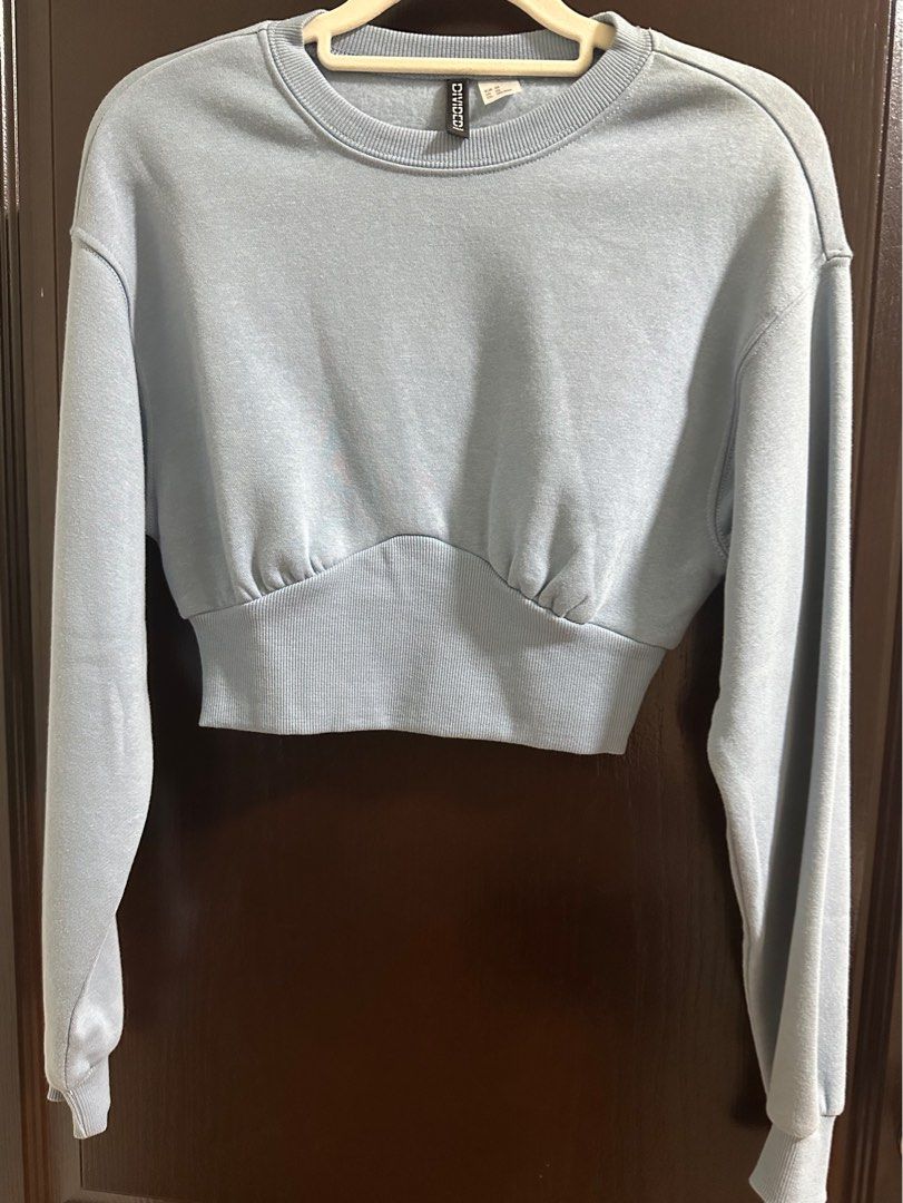 H M cropped sweatshirt Women s Fashion Tops Longsleeves on