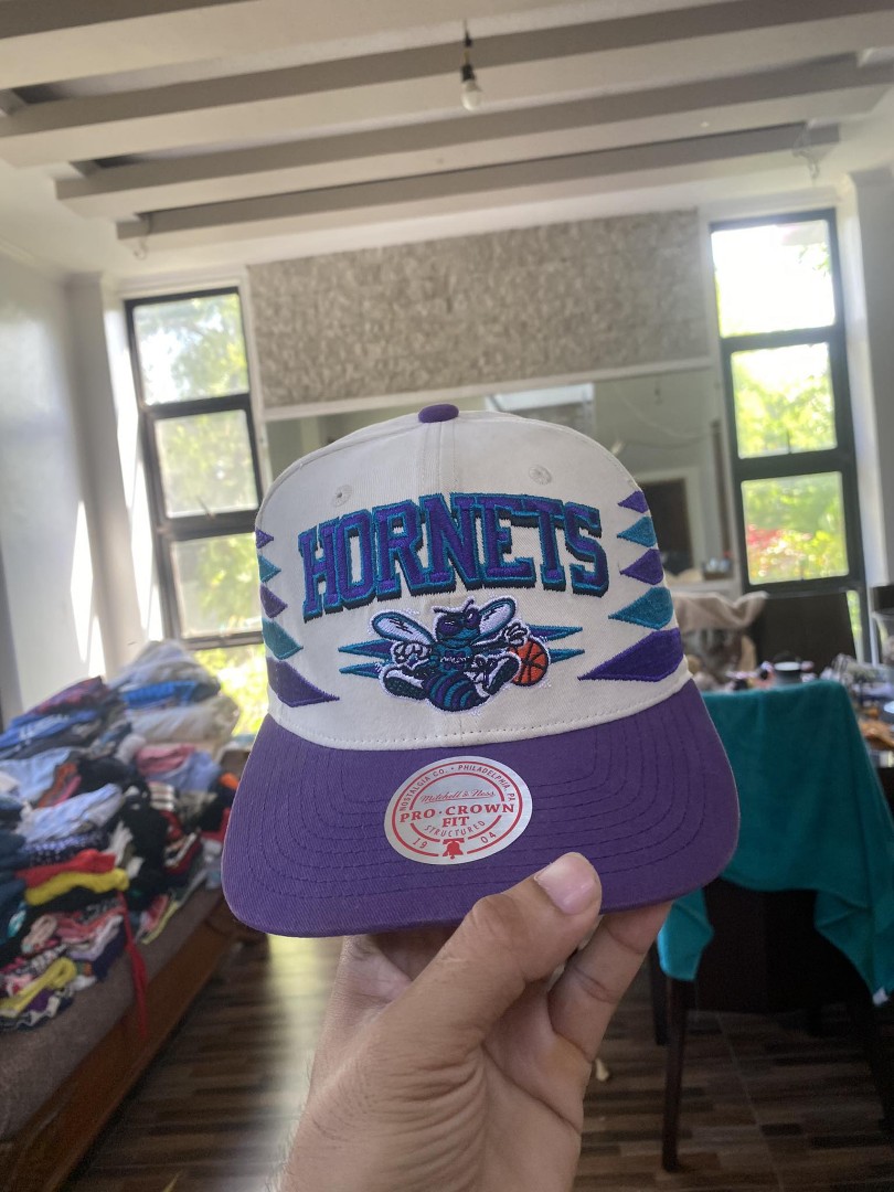 Vintage Charlotte Hornets Snapback Cap, Men's Fashion, Watches &  Accessories, Caps & Hats on Carousell