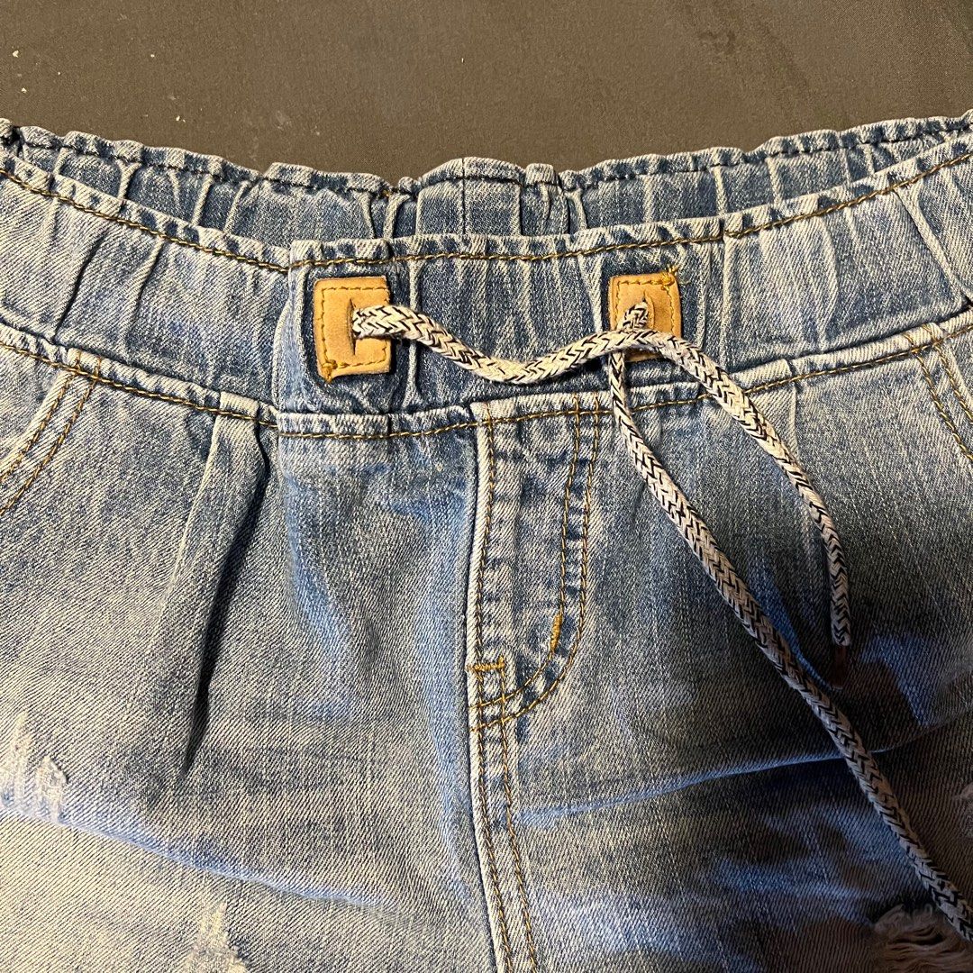 HW denim shorts (Category: Shorts) located in Subic. Submitted by ri.declutter24 (Listing ID 1247937795, Image 3). Description: W : 27" - 29" 🌻 Used but definitely not abused 💌 MOP : GCash & Maya only 📦 MOD : J&T 📍 Meet up : * Zambales Area * Near Mall of Asia or Aseana ( but date tba ) .