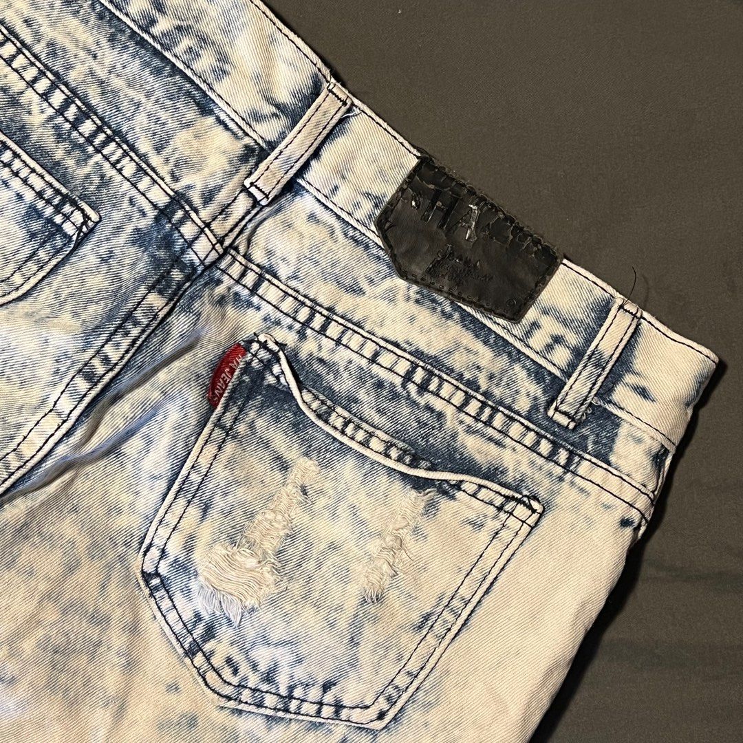 HW denim shorts (Category: Shorts) located in Subic. Submitted by ri.declutter24 (Listing ID 1247938560, Image 3). Description: W : 27" - 29" 🌻 Used but definitely not abused 💌 MOP : GCash & Maya only 📦 MOD : J&T 📍 Meet up : * Zambales Area * Near Mall of Asia or Aseana ( but date tba ) .