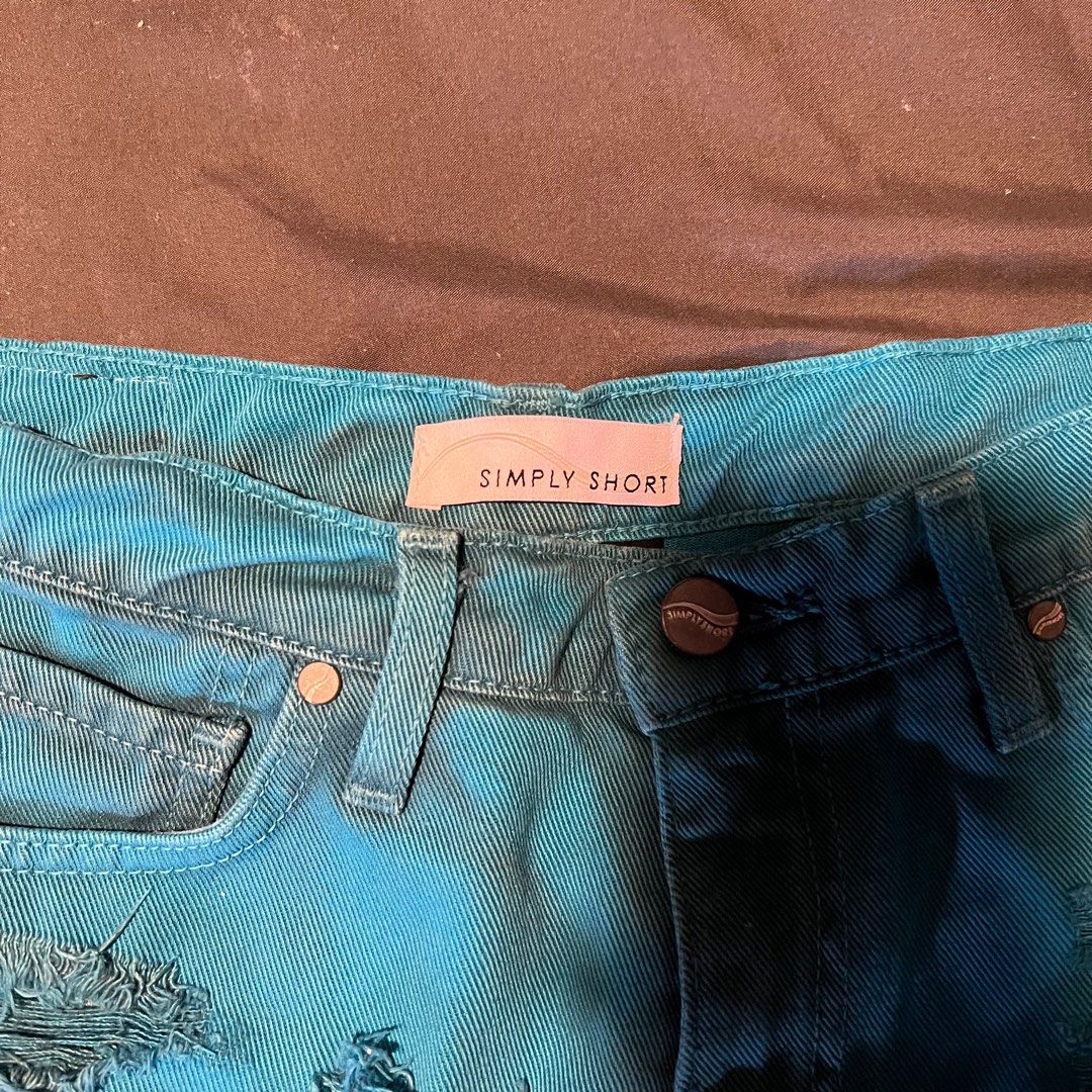 HW ripped shorts |green (Category: Shorts) located in Subic. Submitted by ri.declutter24 (Listing ID 1247938421, Image 2). Description: W : 27" - 29" 🌻 Used but definitely not abused 💌 MOP : GCash & Maya only 📦 MOD : J&T 📍 Meet up : * Zambales Area * Near Mall of Asia or Aseana ( but date tba ) .