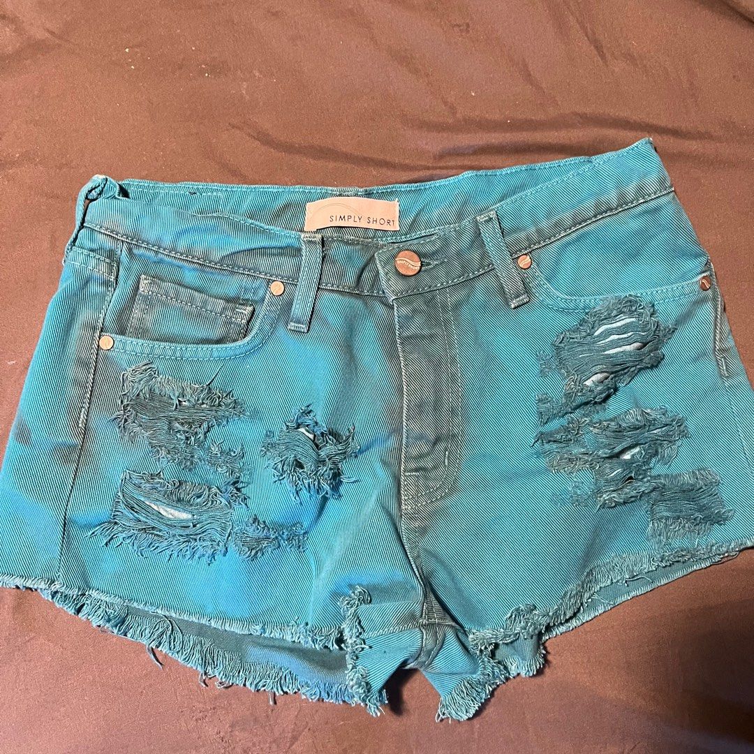 HW ripped shorts |green (Category: Shorts) located in Subic. Submitted by ri.declutter24 (Listing ID 1247938421, Image 1). Description: W : 27" - 29" 🌻 Used but definitely not abused 💌 MOP : GCash & Maya only 📦 MOD : J&T 📍 Meet up : * Zambales Area * Near Mall of Asia or Aseana ( but date tba ) .