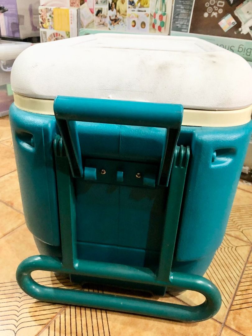 Igloo Cool Roller 53L (Category: Dinnerware & Cutlery) located in Manila. Submitted by memorylanestore (Listing ID 1247956301, Image 3). Description: Igloo Cool Roller 53L Item is brandnew or maybe used once. The later was stored in our storage room for many years hence the dust and dirt but no issue with the item..