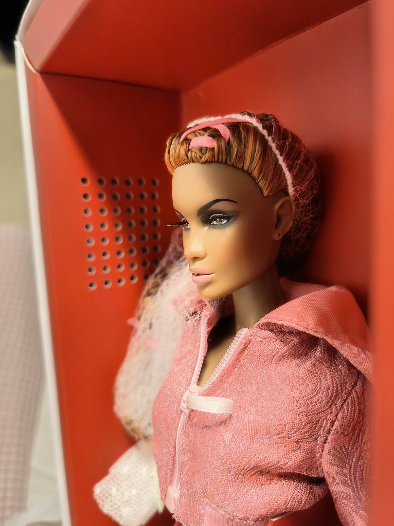 Integrity Toys Fashion Royalty Meteor Serving Cake Keeki
