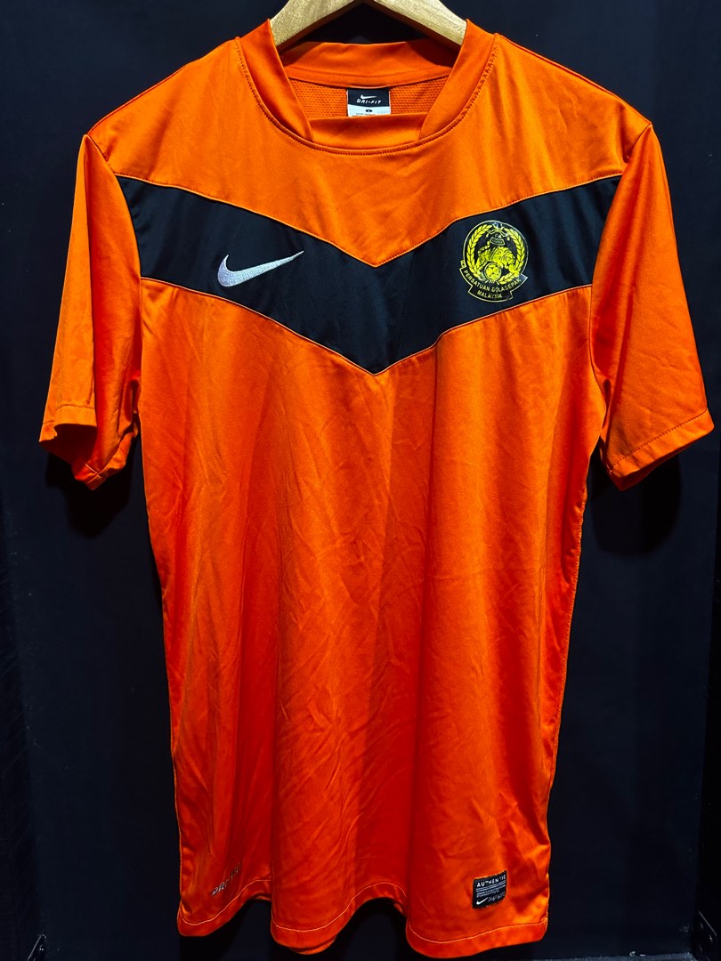 JERSI TRAINING MALAYSIA FAM, Sports Equipment, Sports & Games, Racket & Ball Sports on Carousell