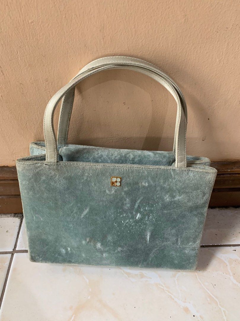 Kate spade small bag orig suede (Category: Luxury Bags & Wallets) located in Manila. Submitted by kixiecruz42782 (Listing ID 1238904673, Image 2). Description: .