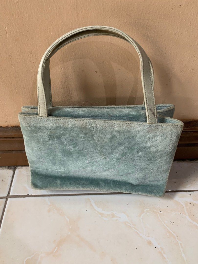 Kate spade small bag orig suede (Category: Luxury Bags & Wallets) located in Manila. Submitted by kixiecruz42782 (Listing ID 1238904673, Image 3). Description: .