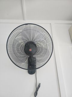 (Category: ) located in . Submitted by looking_look (Listing ID 1247973079, Image 1). Description: .