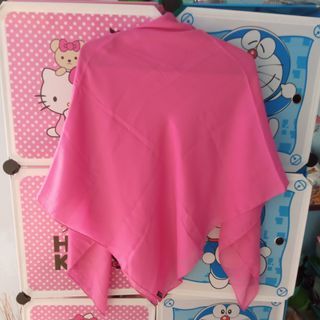 Kerudung segitiga pink