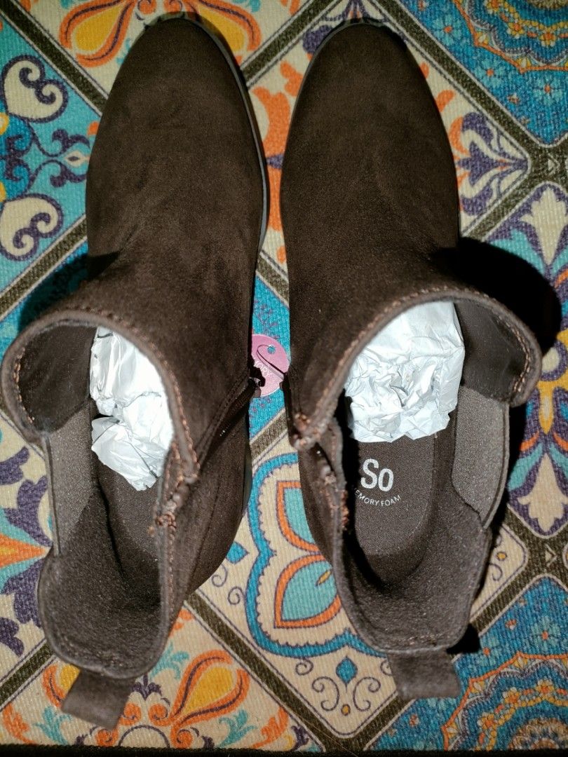KOHL S SO AVERYY BROWN CHOCOLATE BROWN SUEDE BOOTS WITH MEMORY FOAM INSOLES