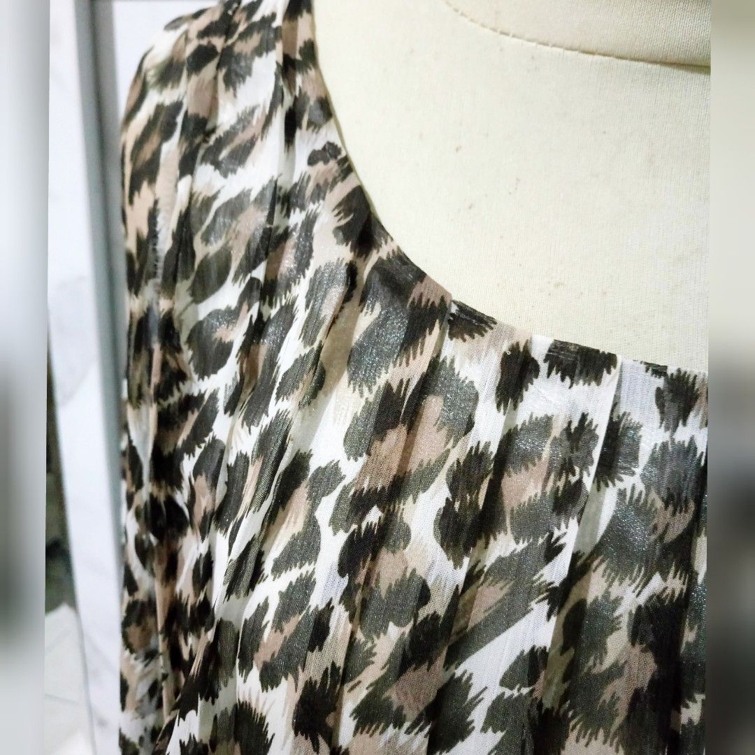 Leopard Chiffon Tops Baju Macan Tutul, Fesyen Wanita, Pakaian Wanita,  Atasan di Carousell