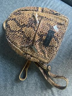 Just in! Louis Vuitton bucket purse. Available in store. Feel free to  comment or DM us if you have any questions!