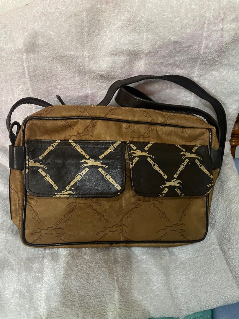 Longchamp vintage shoulder bag (Category: Luxury Bags & Wallets) located in San Pablo. Submitted by prelovedbymistyblue (Listing ID 1247990079, Image 2). Description: Super nice vintage shoulder bag. With rubs on the edges at the back of the bag and signs of use on the leather handle. Selling low for 1400, down to 1100 then 800. Measures 8.5 x 6 x 2.5 inches. Slightly negotiable. .