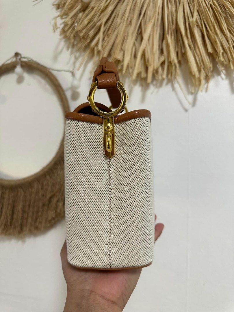 Louis Vuitton Capucine (Category: Luxury Bags & Wallets) located in Las Pinas. Submitted by sircsarchives (Listing ID 1248009182, Image 2). Description: Personal preloved from KOREA // coded // rfs: decluttering all my small bags .