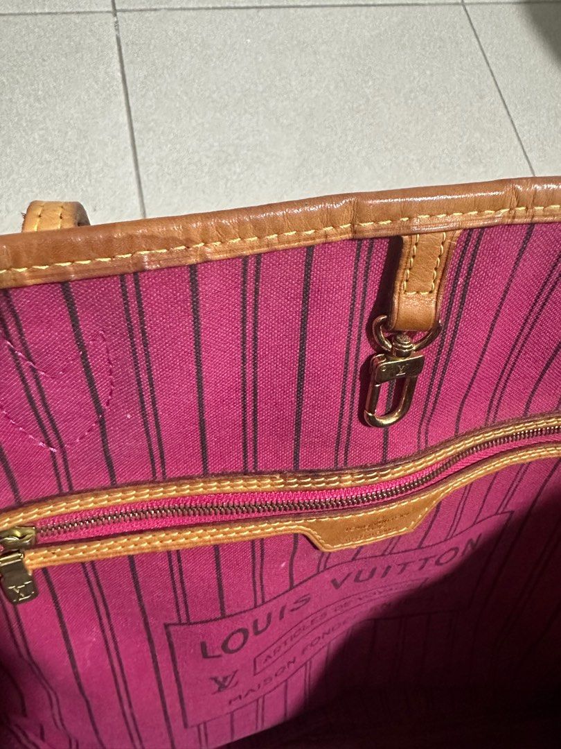 Louis Vuitton LV neverfull GM Pink interior, Luxury, Bags & Wallets on  Carousell