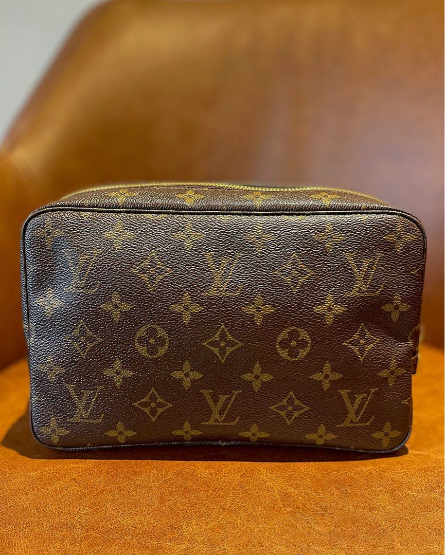 LOUIS VUITTON Vintage Monogram Cosmetic Bag