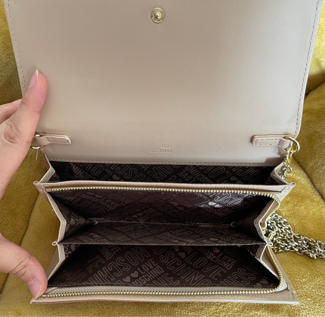 Love moschino wallet best sale on chain