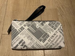 Lululemon Curved Wristlet Manifesto print