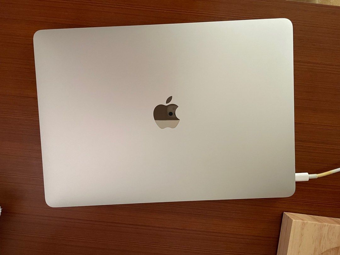 MacBook pro 2018 intel i5 256 gb 銀色, 電腦及科技產品, 桌上電腦或