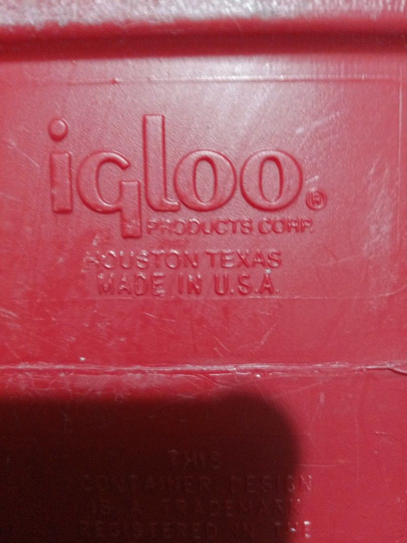 Made in USA Igloo cool box for 46cans, Furniture & Home Living