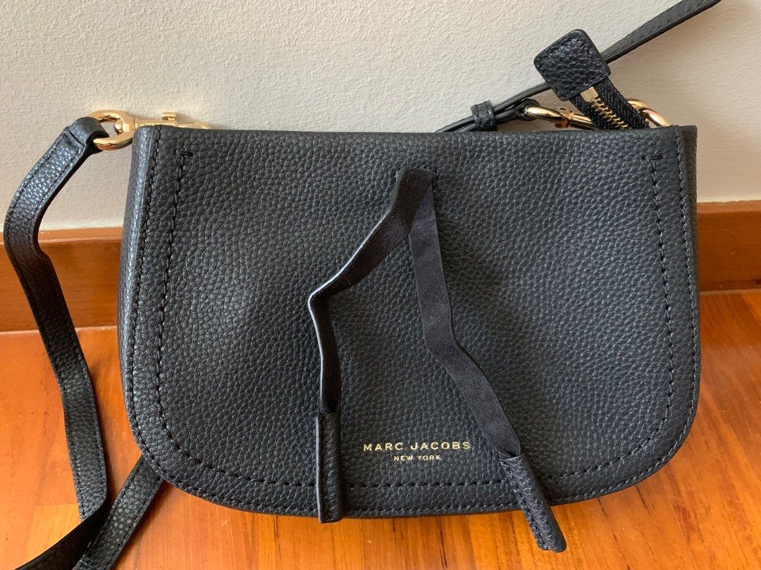 Marc Jacobs cross body leather sling bag Luxury Bags Wallets