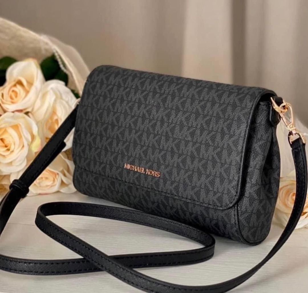 Michael Kors Medium Logo Convertible Crossbody Bag - Black, Luxury, Bags &  Wallets on Carousell