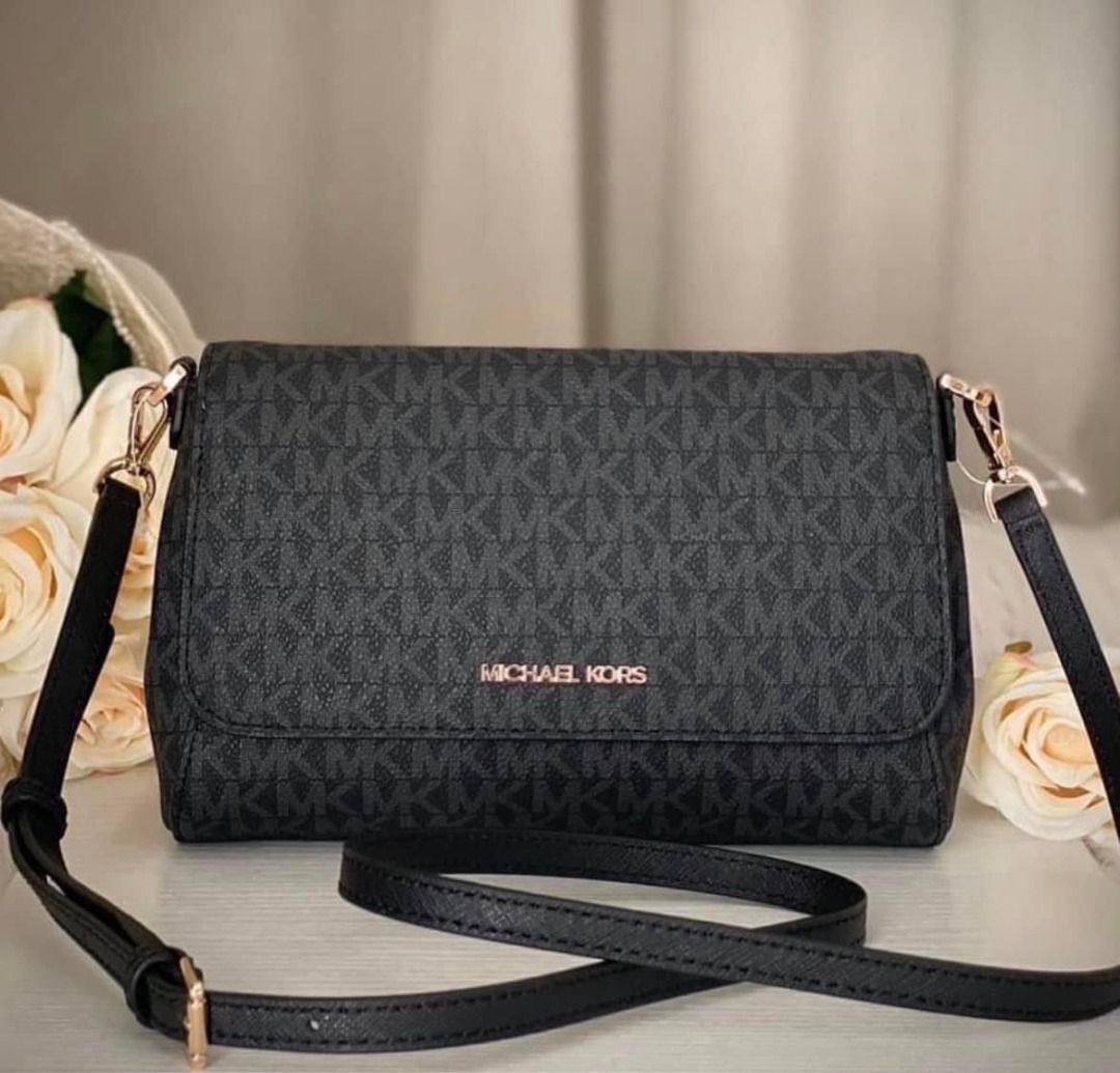 Michael Kors Medium Logo Convertible Crossbody Bag - Black, Luxury, Bags &  Wallets on Carousell