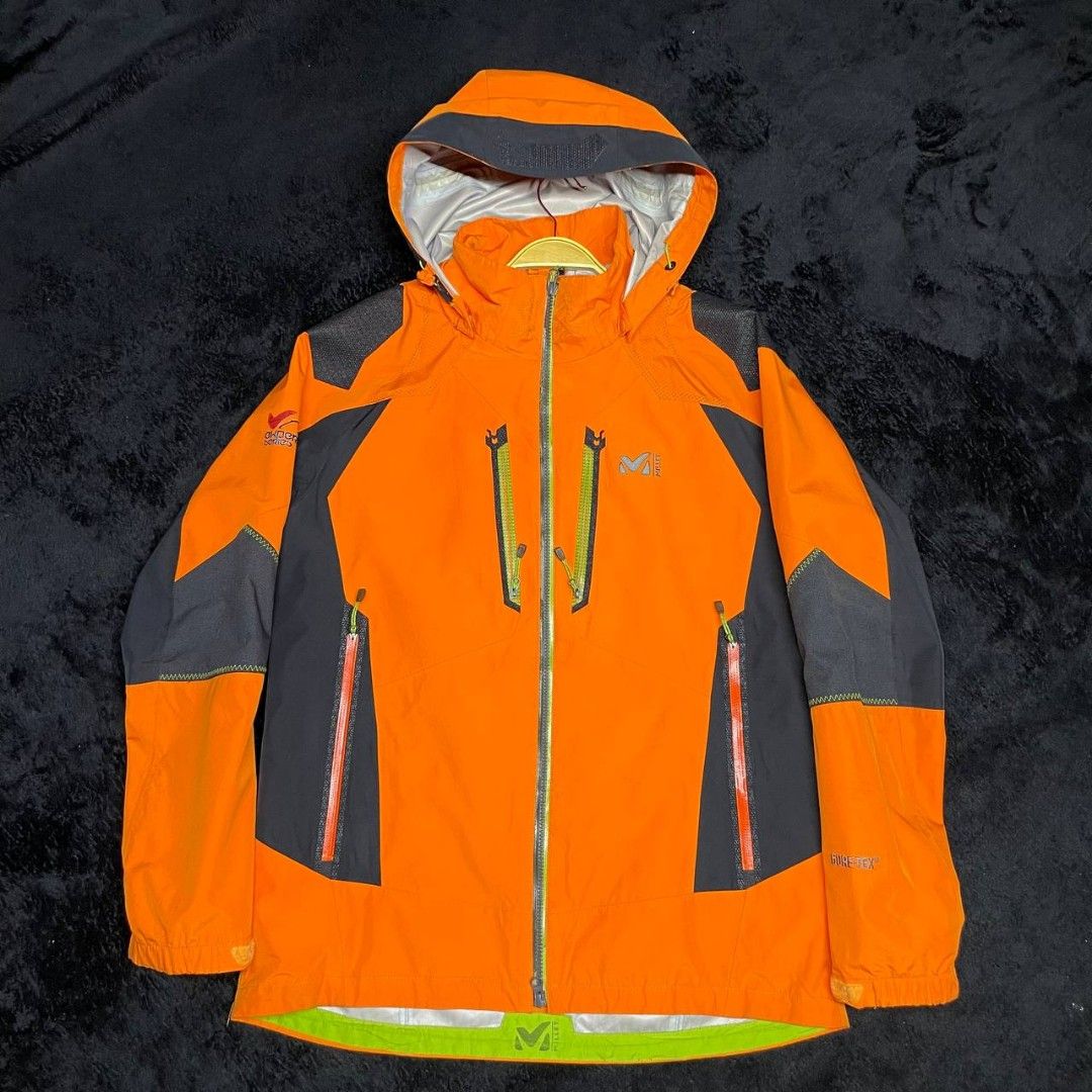 Mont-Bell Gore-tex Outdoor Jacket Waterproof Windbreaker, Men's Fashion,  Coats, Jackets and Outerwear on Carousell