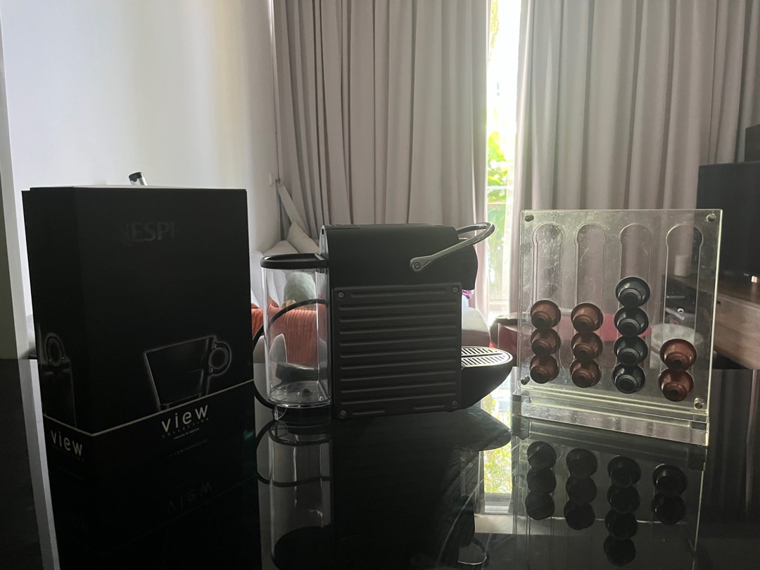 Nespresso Pixie coffee machine with FREE coffee cups and capsule holder